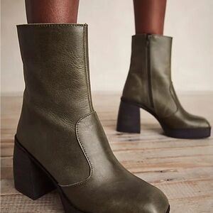 Free People Ruby Platform Ankle Boots in Pine 🌲 size 38 eu women’s/7.5 us